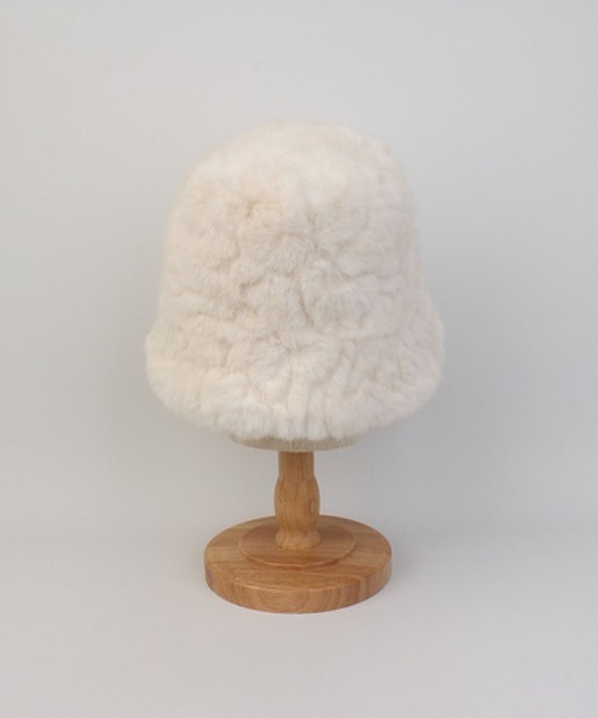 유니버셜 케미스트리(UNIVERSAL CHEMISTRY) Baby Fur Ivory Bucket Hat 버킷햇