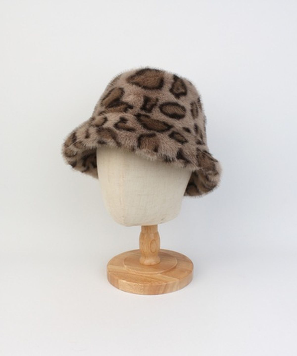 유니버셜 케미스트리(UNIVERSAL CHEMISTRY) Leopord Fur Bucket Hat 버킷햇