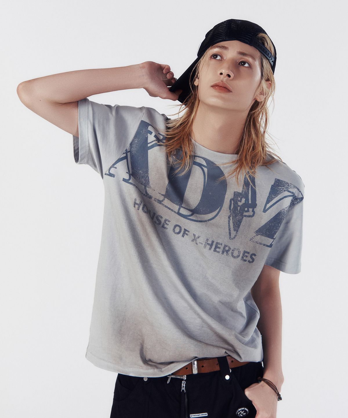 더바이닐하우스(THEVINYLHOUSE) [더바이닐하우스 X 엑디즈] FADED LOGO TEE GREY