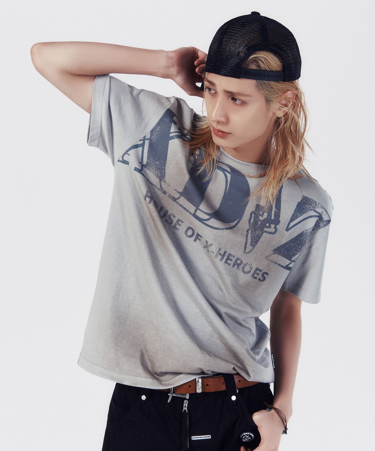 더바이닐하우스(THEVINYLHOUSE) [더바이닐하우스 X 엑디즈] FADED LOGO TEE GREY