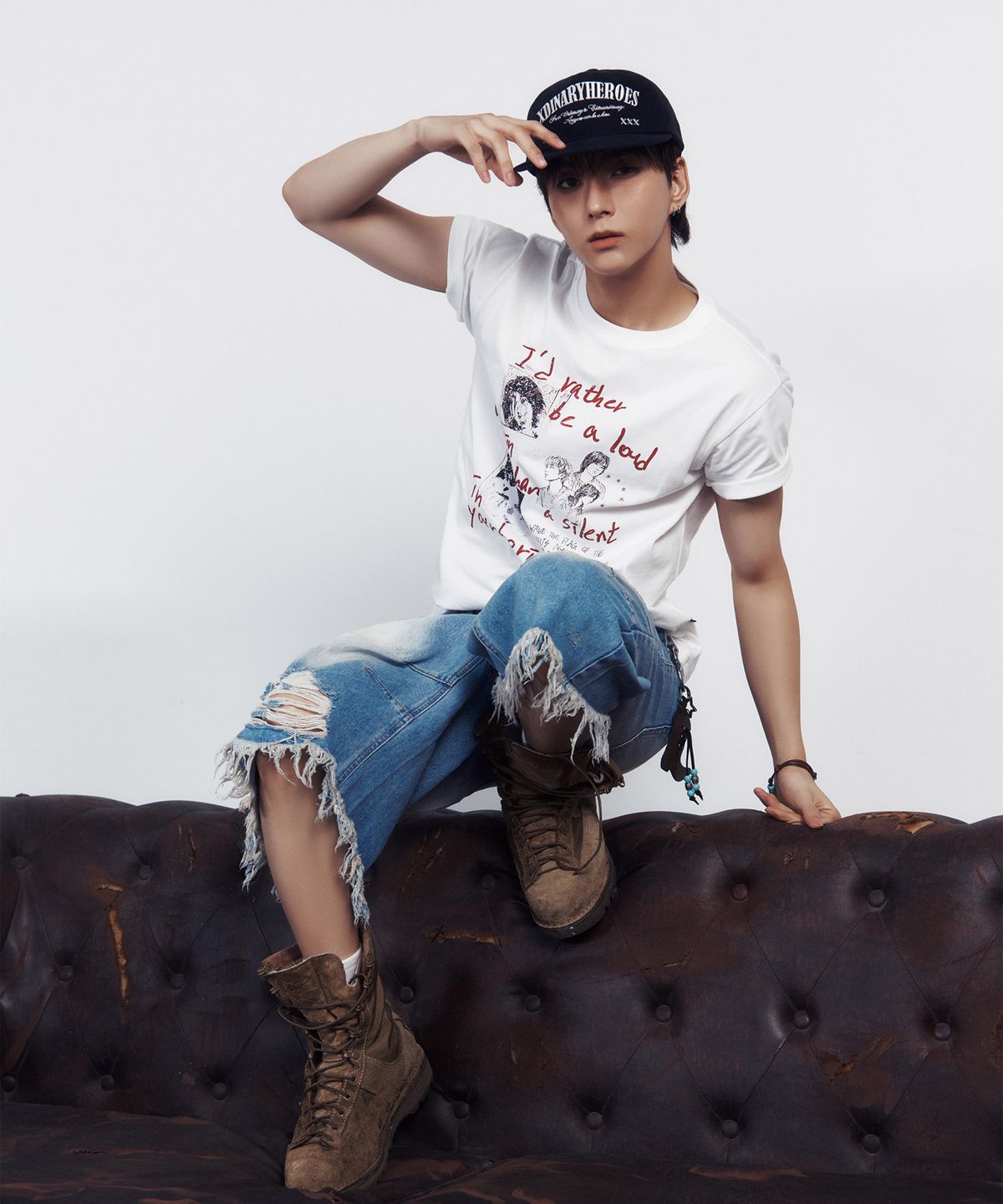 더바이닐하우스(THEVINYLHOUSE) [더바이닐하우스 X 엑디즈] DOODLE COLLAGE TEE WHITE