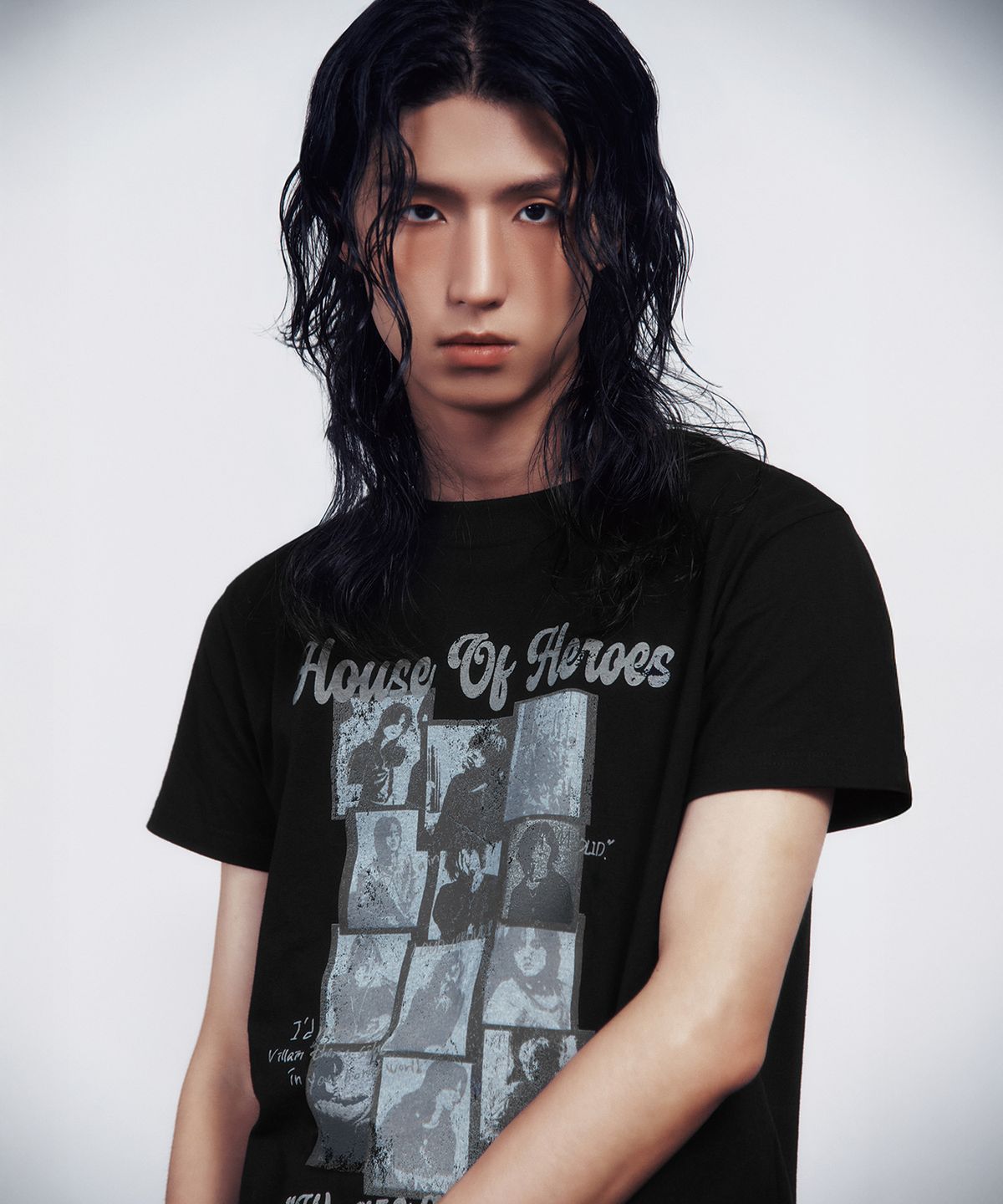 더바이닐하우스(THEVINYLHOUSE) [더바이닐하우스 X 엑디즈] HOUSE OF HERO TEE BLACK