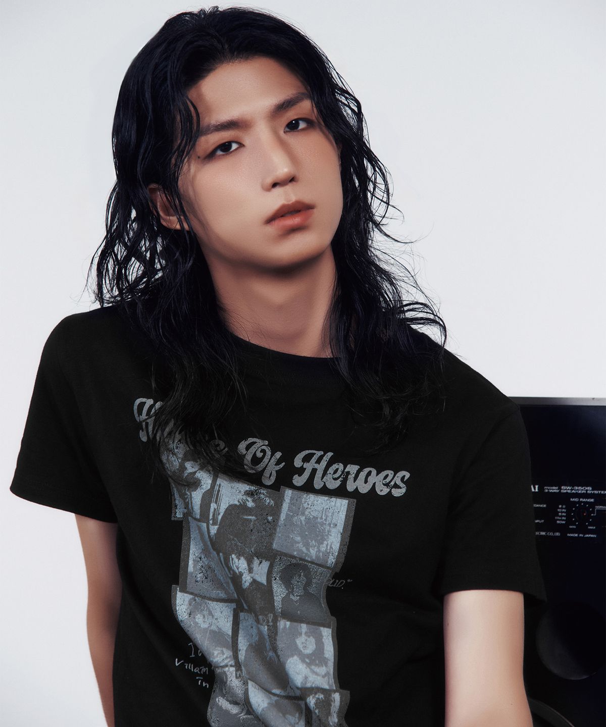 더바이닐하우스(THEVINYLHOUSE) [더바이닐하우스 X 엑디즈] HOUSE OF HERO TEE BLACK