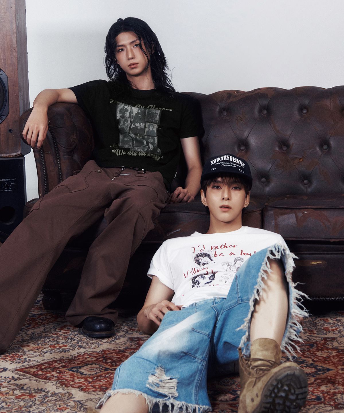 더바이닐하우스(THEVINYLHOUSE) [더바이닐하우스 X 엑디즈] HOUSE OF HERO TEE BLACK