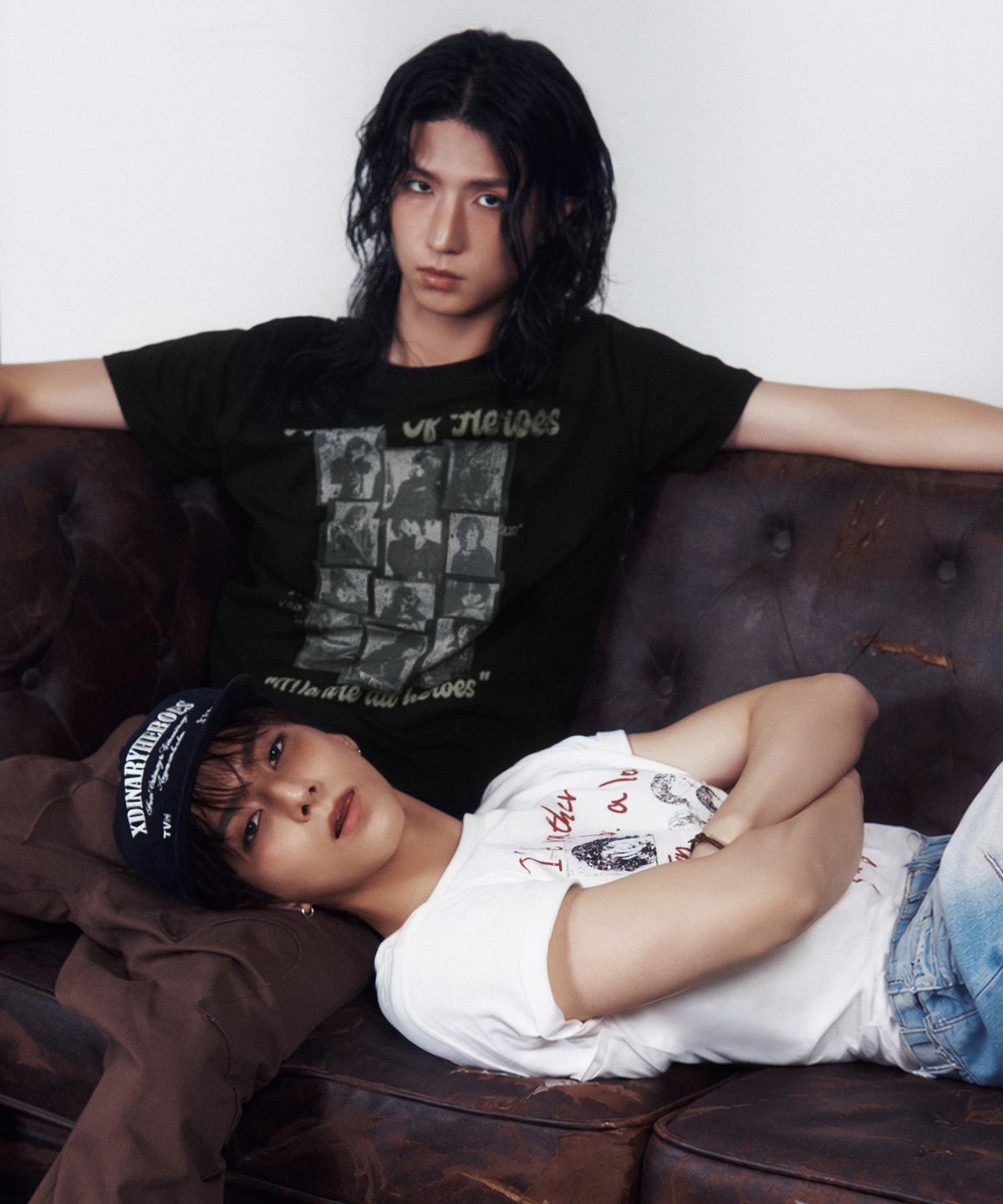 더바이닐하우스(THEVINYLHOUSE) [더바이닐하우스 X 엑디즈] HOUSE OF HERO TEE BLACK