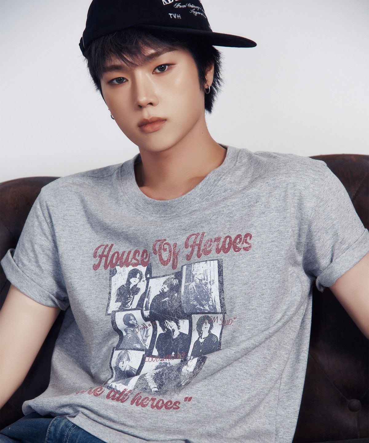 더바이닐하우스(THEVINYLHOUSE) [더바이닐하우스 X 엑디즈] HOUSE OF HERO TEE GREY
