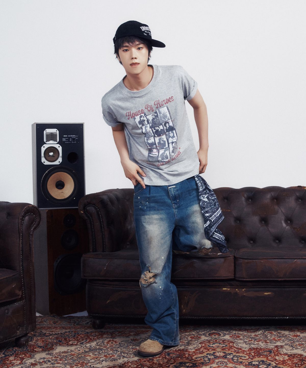 더바이닐하우스(THEVINYLHOUSE) [더바이닐하우스 X 엑디즈] HOUSE OF HERO TEE GREY