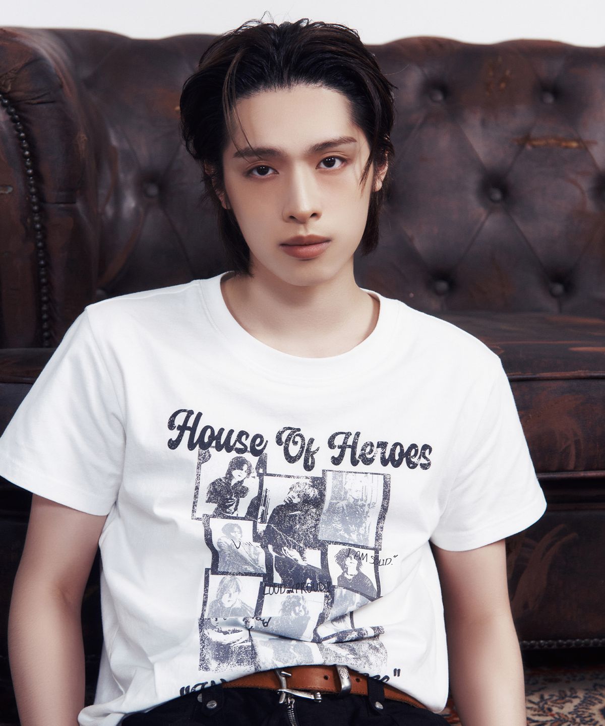 더바이닐하우스(THEVINYLHOUSE) [더바이닐하우스 X 엑디즈] HOUSE OF HERO TEE WHITE