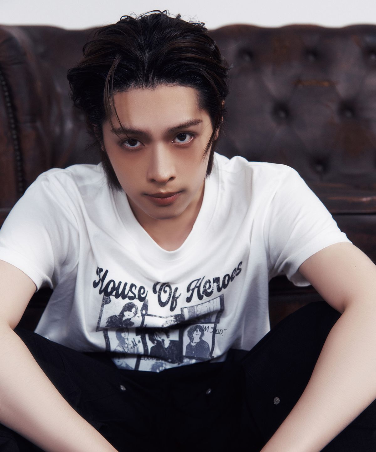 더바이닐하우스(THEVINYLHOUSE) [더바이닐하우스 X 엑디즈] HOUSE OF HERO TEE WHITE