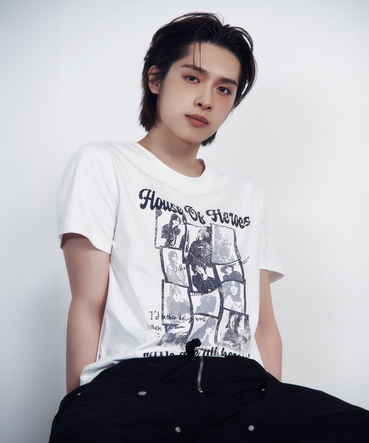 더바이닐하우스(THEVINYLHOUSE) [더바이닐하우스 X 엑디즈] HOUSE OF HERO TEE WHITE