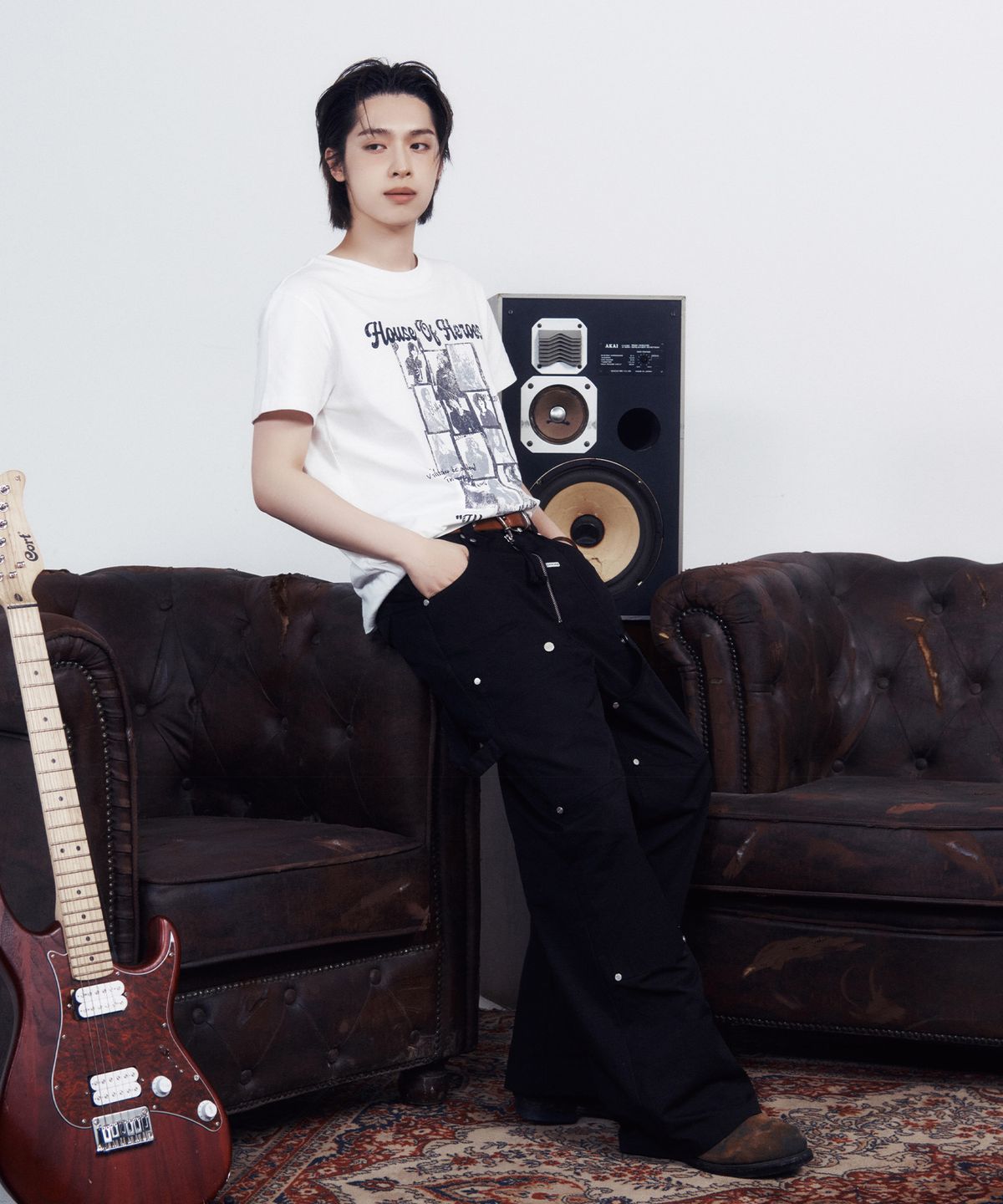 더바이닐하우스(THEVINYLHOUSE) [더바이닐하우스 X 엑디즈] HOUSE OF HERO TEE WHITE