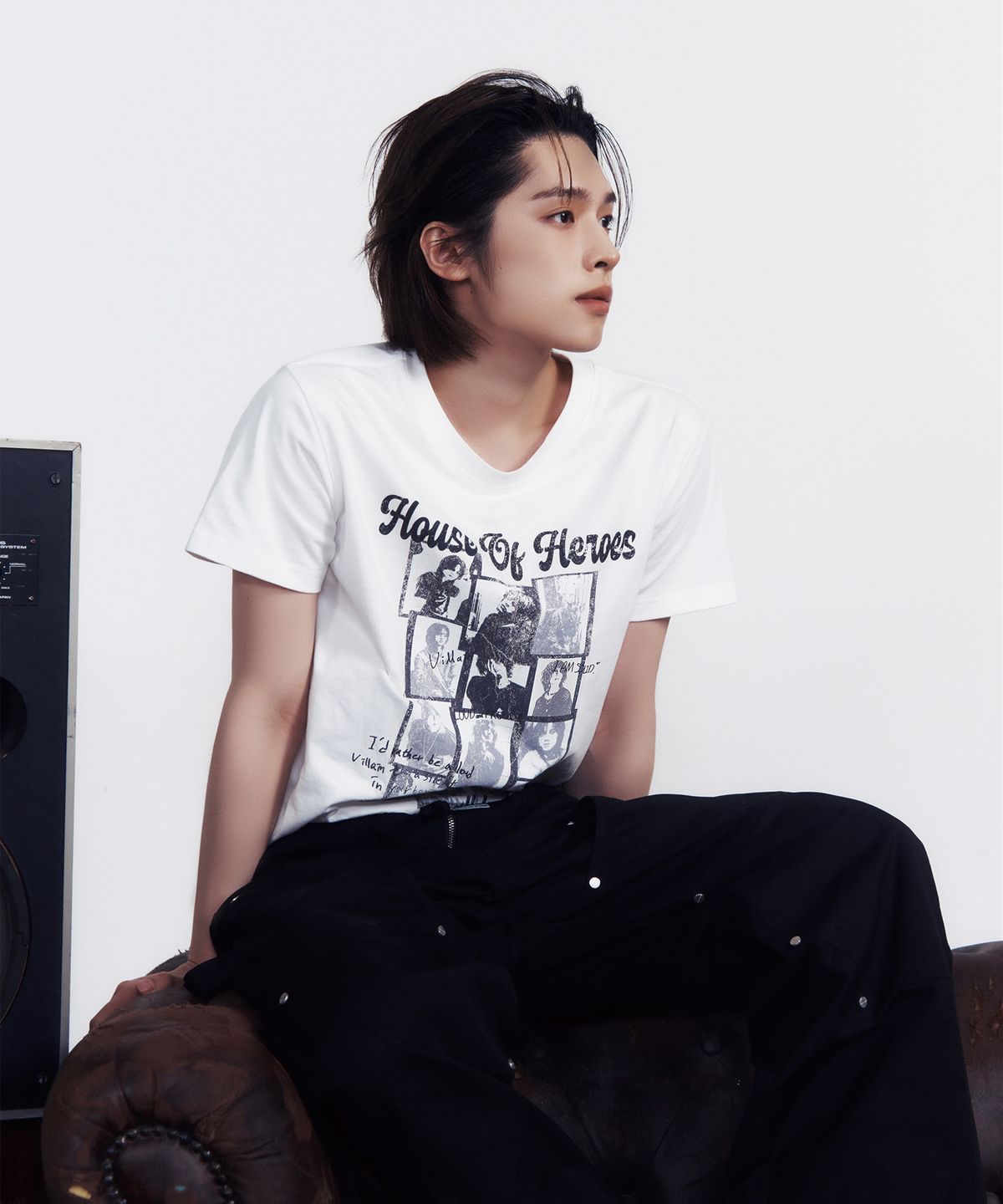 더바이닐하우스(THEVINYLHOUSE) [더바이닐하우스 X 엑디즈] HOUSE OF HERO TEE WHITE