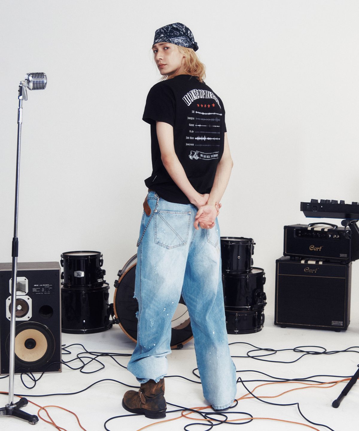 더바이닐하우스(THEVINYLHOUSE) [더바이닐하우스 X 엑디즈] SOUND WAVE TEE BLACK