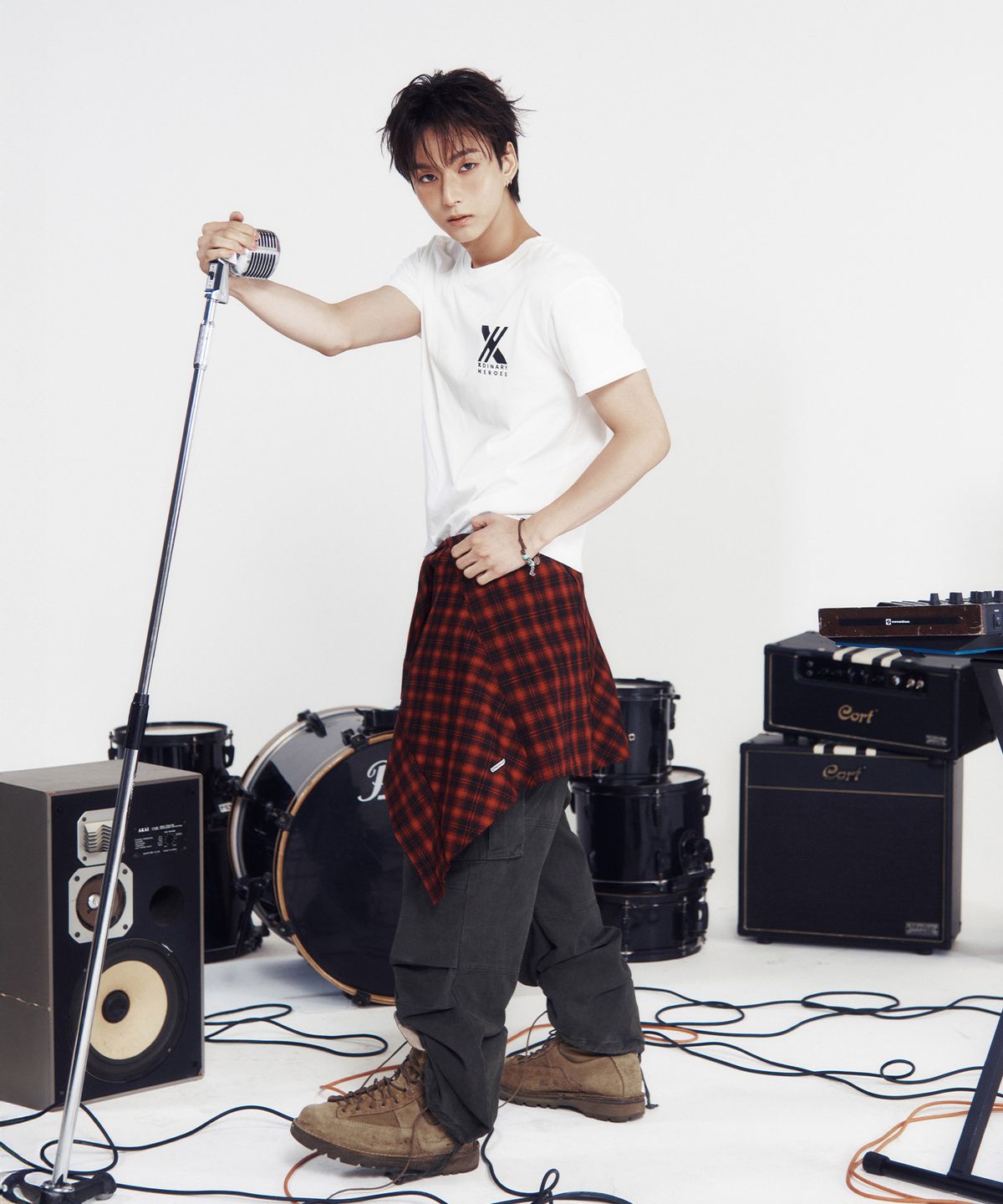 더바이닐하우스(THEVINYLHOUSE) [더바이닐하우스 X 엑디즈] SOUND WAVE TEE WHITE