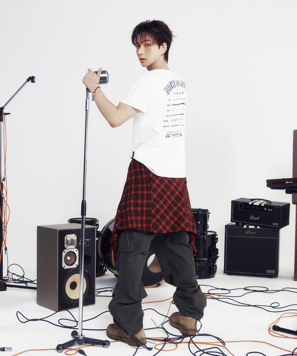 더바이닐하우스(THEVINYLHOUSE) [더바이닐하우스 X 엑디즈] SOUND WAVE TEE WHITE