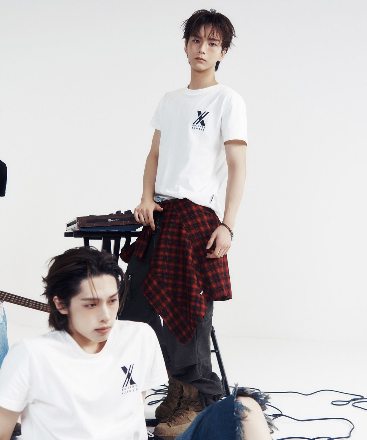 더바이닐하우스(THEVINYLHOUSE) [더바이닐하우스 X 엑디즈] SOUND WAVE TEE WHITE
