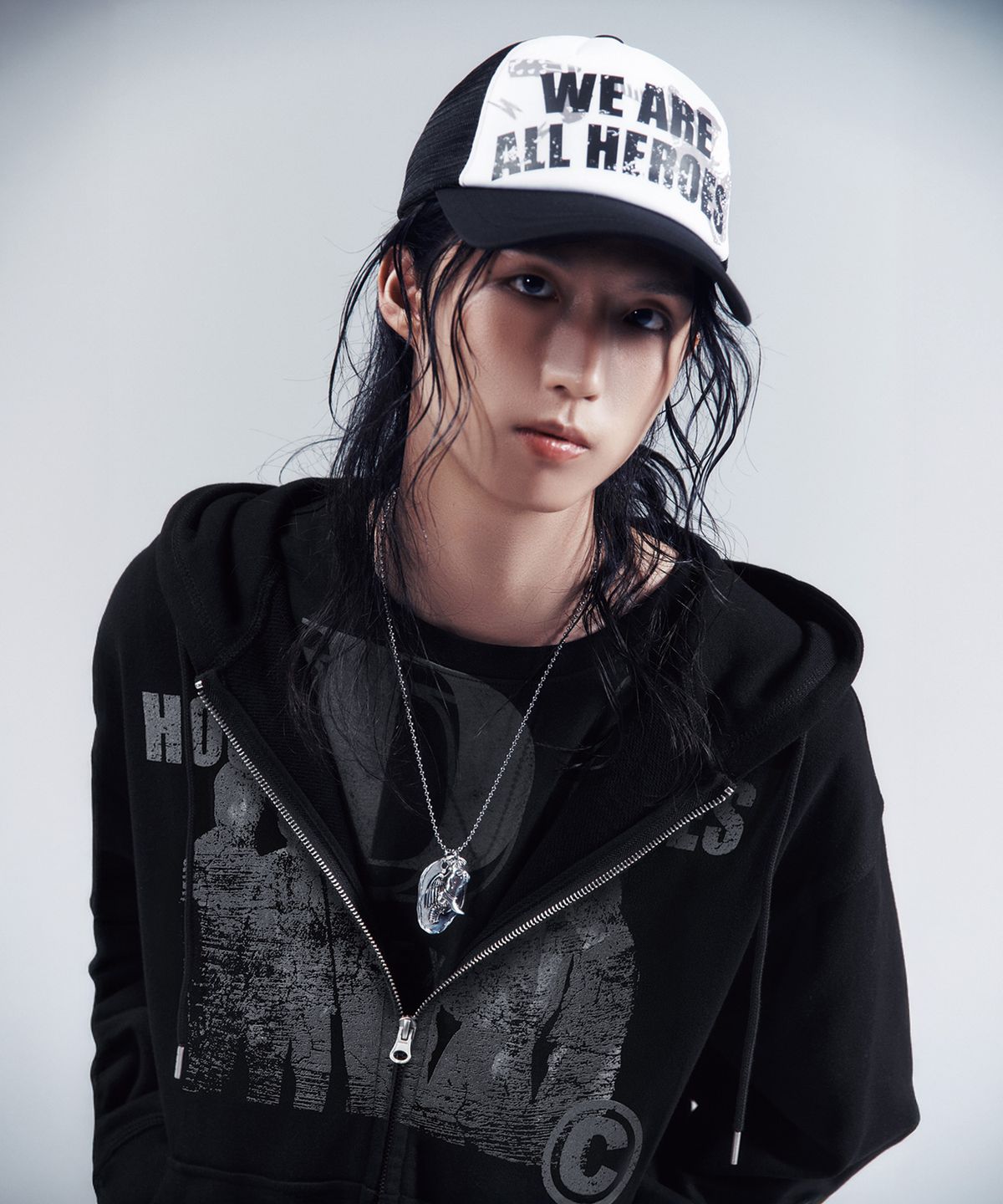 더바이닐하우스(THEVINYLHOUSE) [더바이닐하우스 X 엑디즈] HOODIE ZIP-UP BLACK