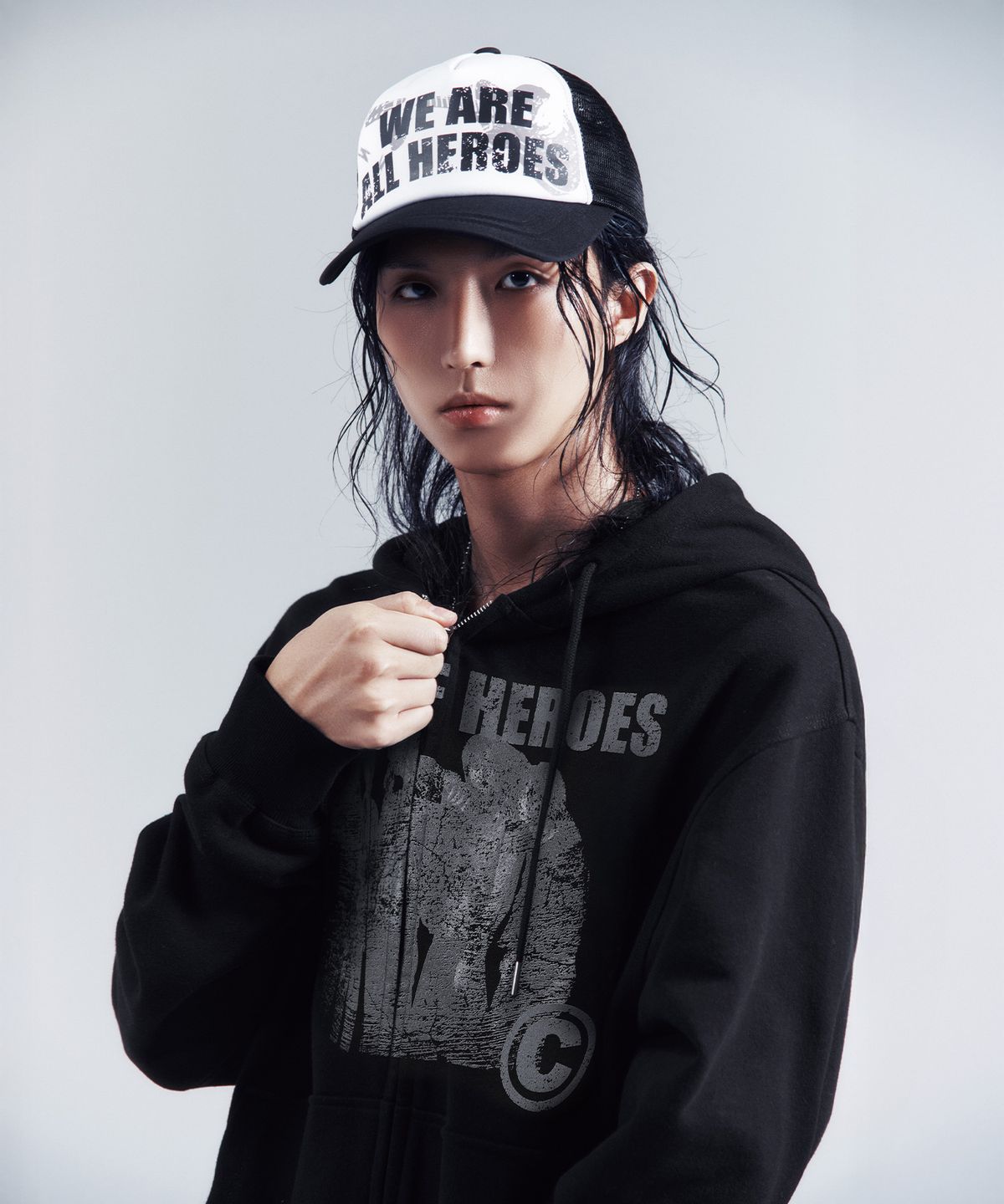 더바이닐하우스(THEVINYLHOUSE) [더바이닐하우스 X 엑디즈] HOODIE ZIP-UP BLACK