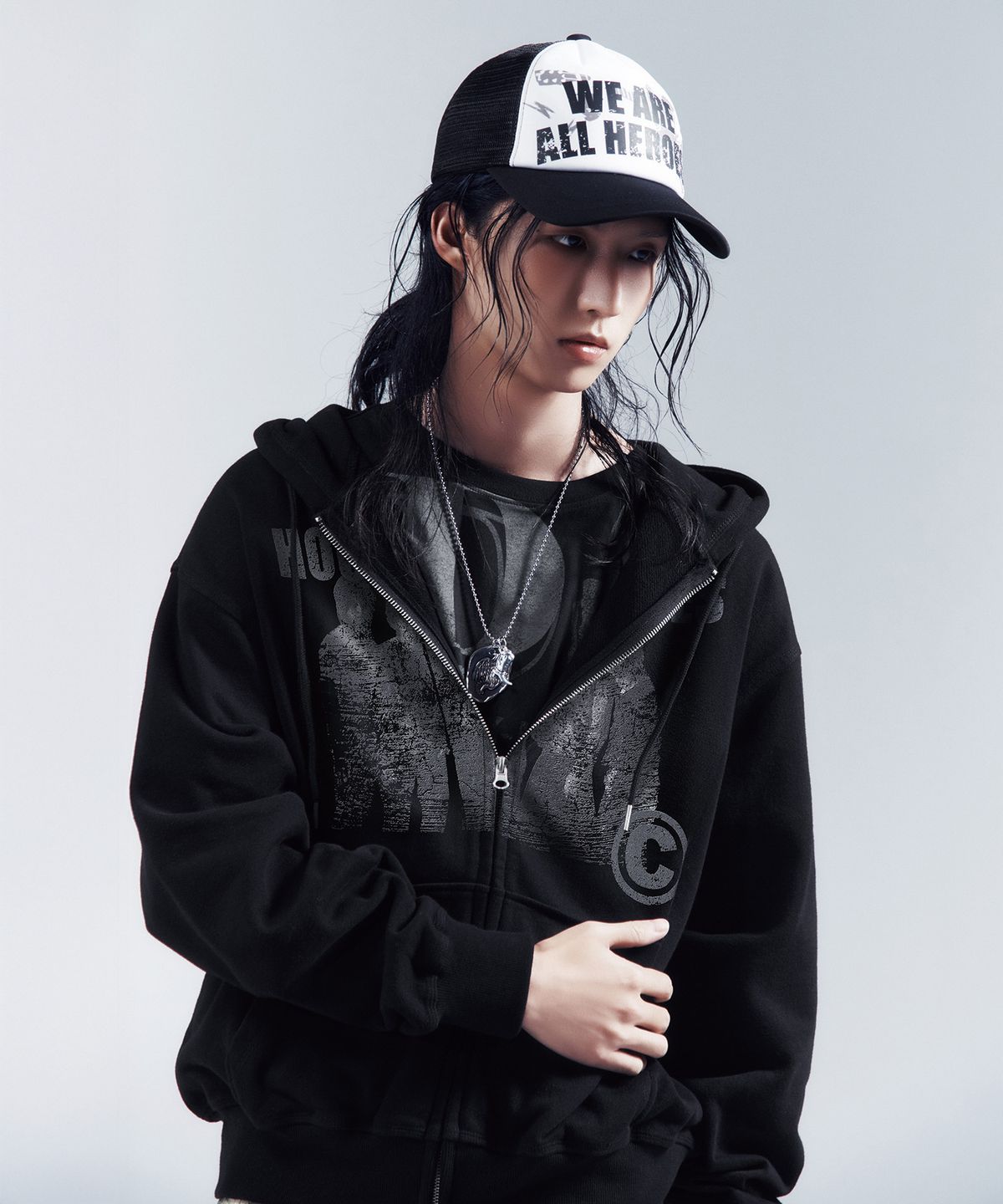 더바이닐하우스(THEVINYLHOUSE) [더바이닐하우스 X 엑디즈] HOODIE ZIP-UP BLACK
