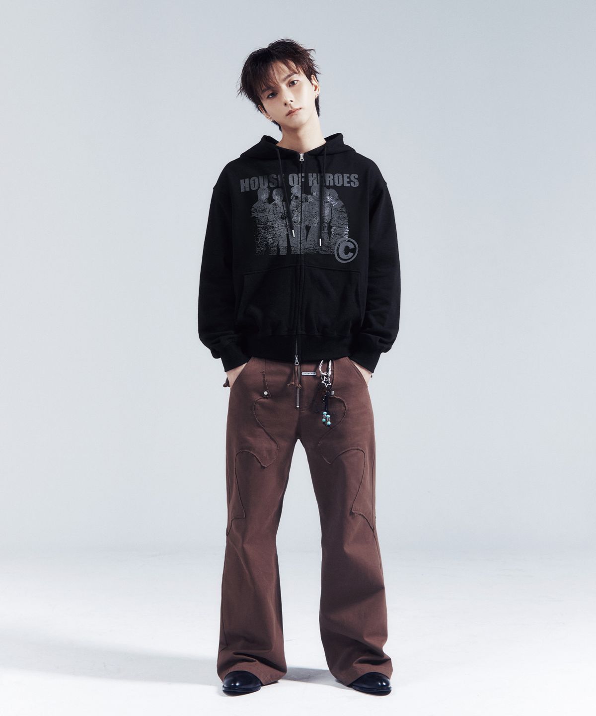 더바이닐하우스(THEVINYLHOUSE) [더바이닐하우스 X 엑디즈] HOODIE ZIP-UP BLACK