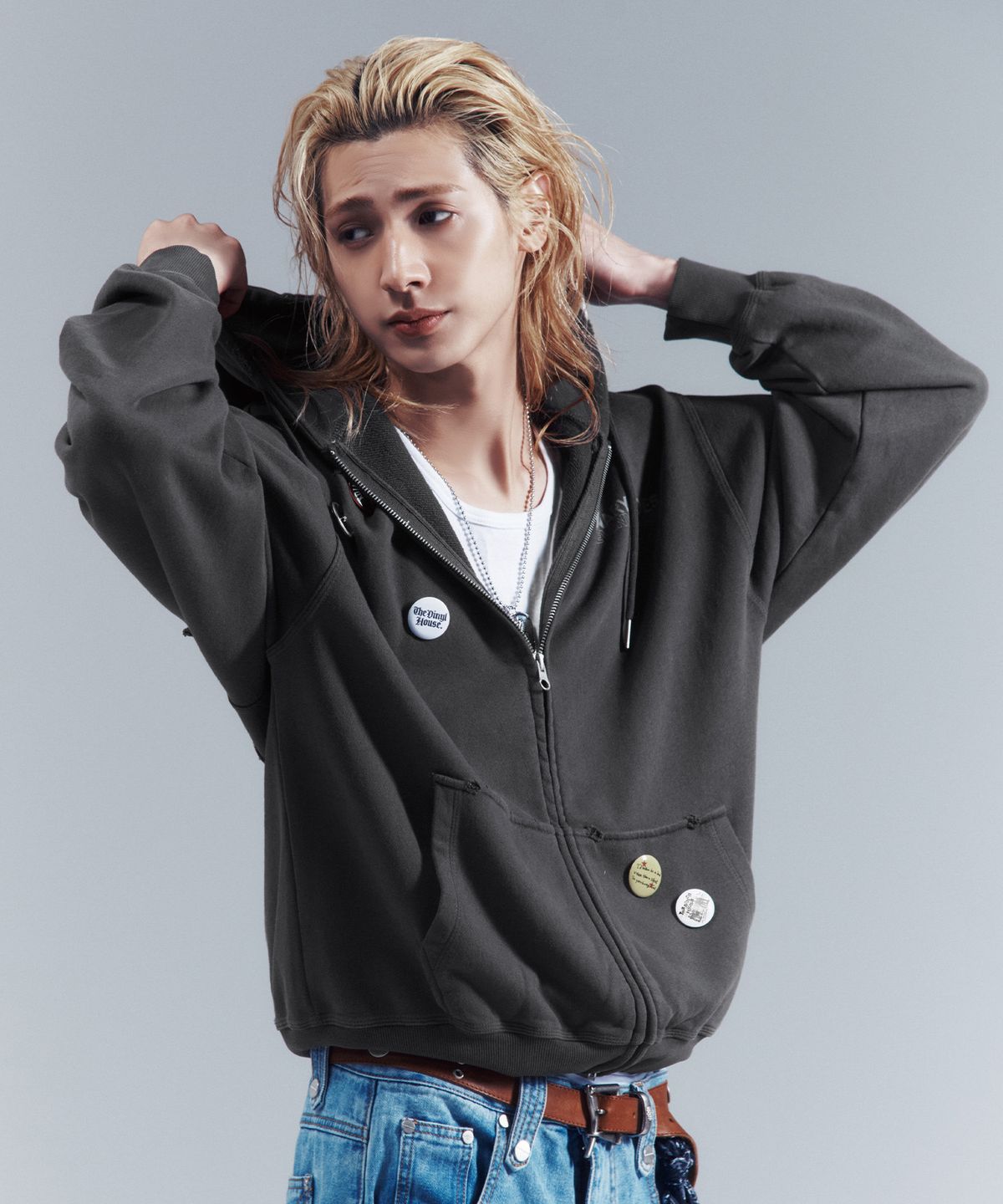 더바이닐하우스(THEVINYLHOUSE) [더바이닐하우스 X 엑디즈] PATCH HOODIE ZIP-UP CHARCOAL