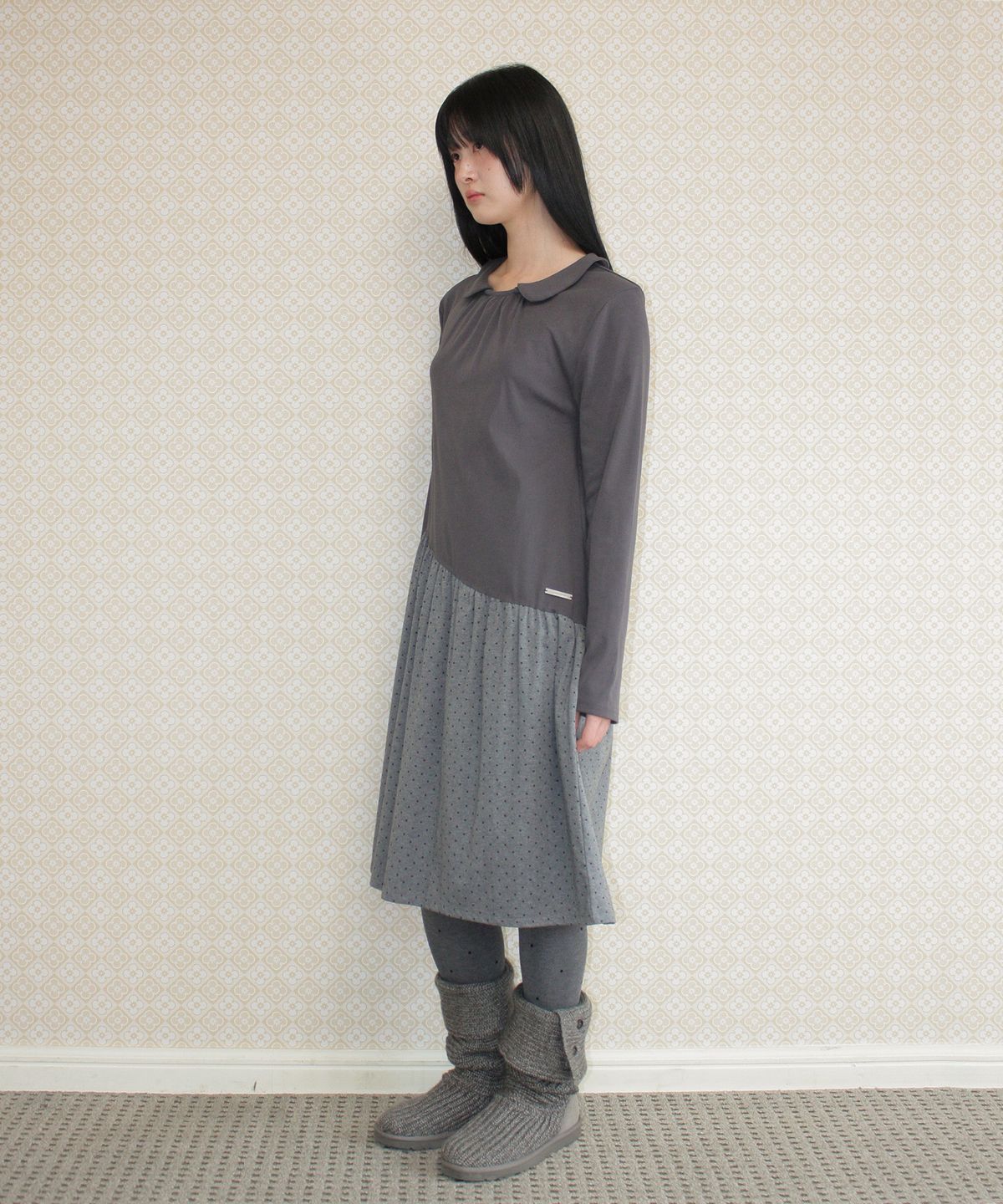아메스 월드와이드(AMES-WORLDWIDE) DOT SHIRRING UNBALANCE DRESS CHARCOAL