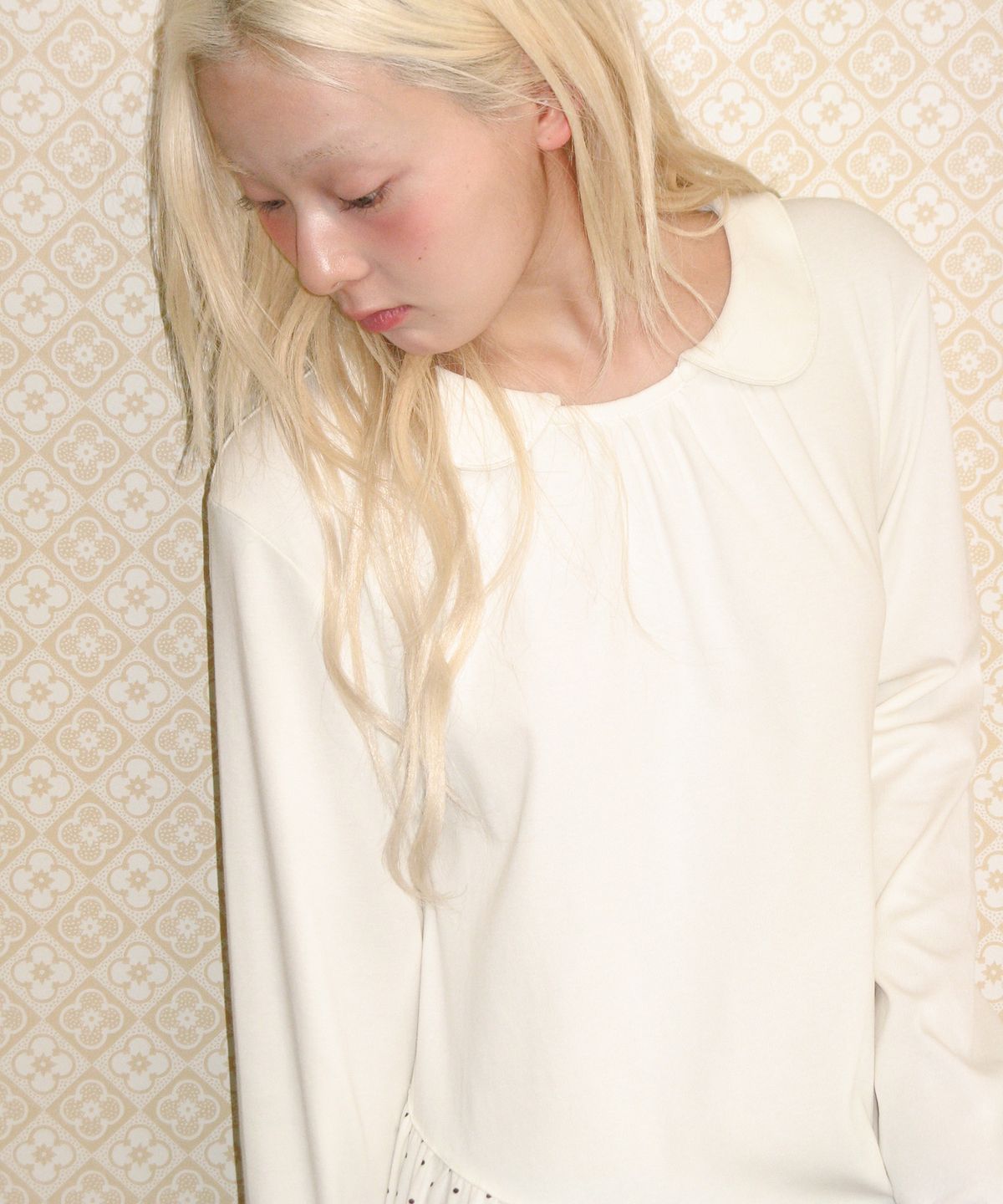 아메스 월드와이드(AMES-WORLDWIDE) DOT SHIRRING UNBALANCE DRESS CREAM