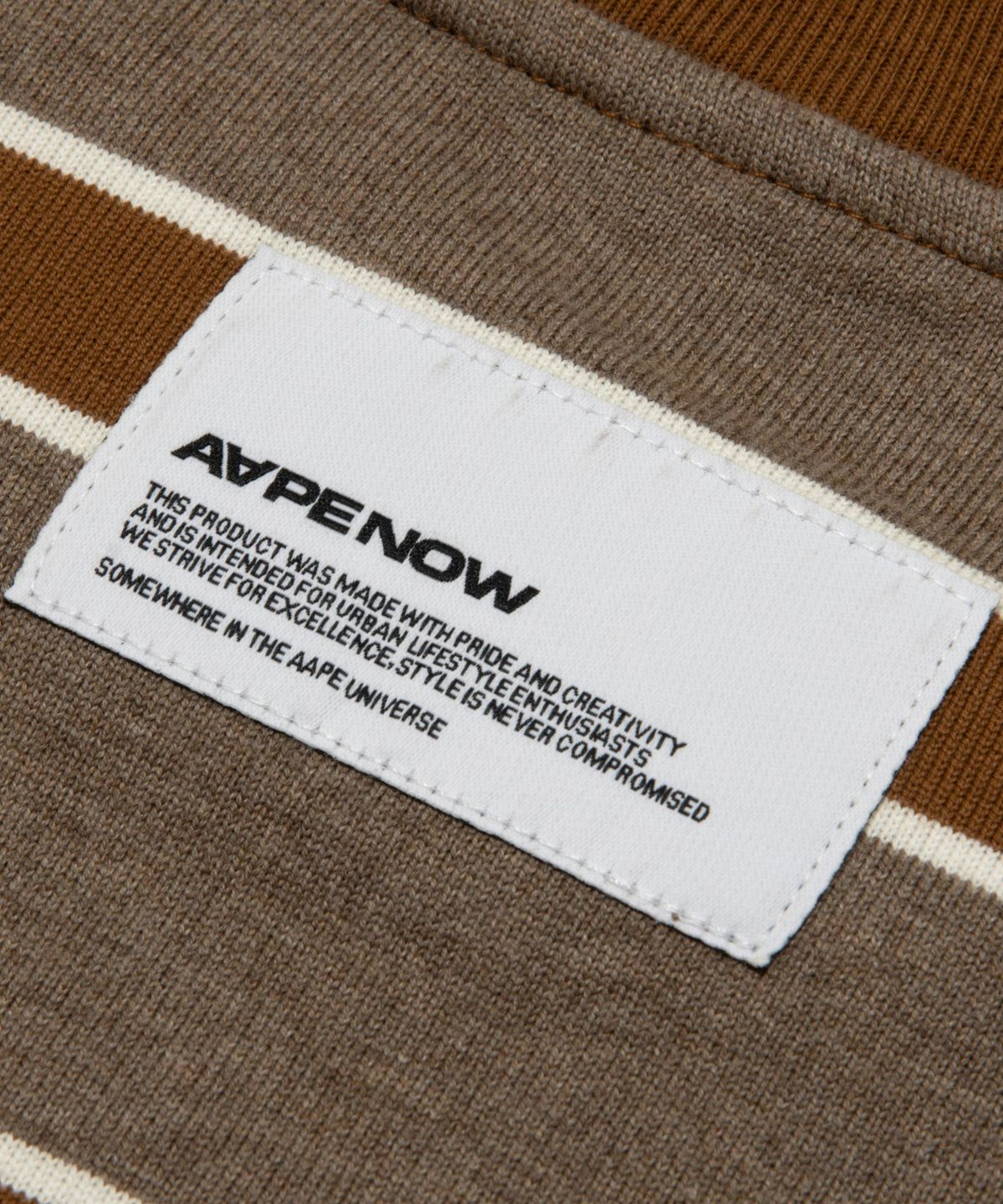 에이프(AAPE) AAPENOW 스트라이프 롱슬리브 티셔츠 / AAPLTM1949XXRBWU