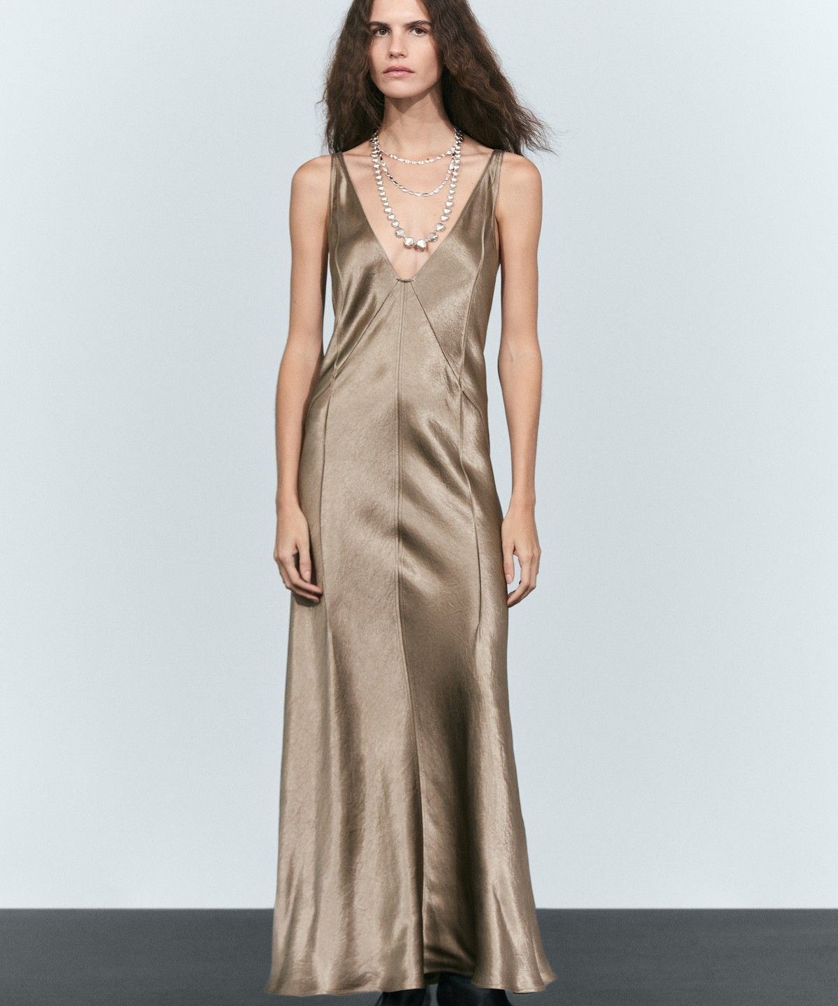 마시모두띠(MASSIMO DUTTI) 새틴 브이넥 롱 드레스