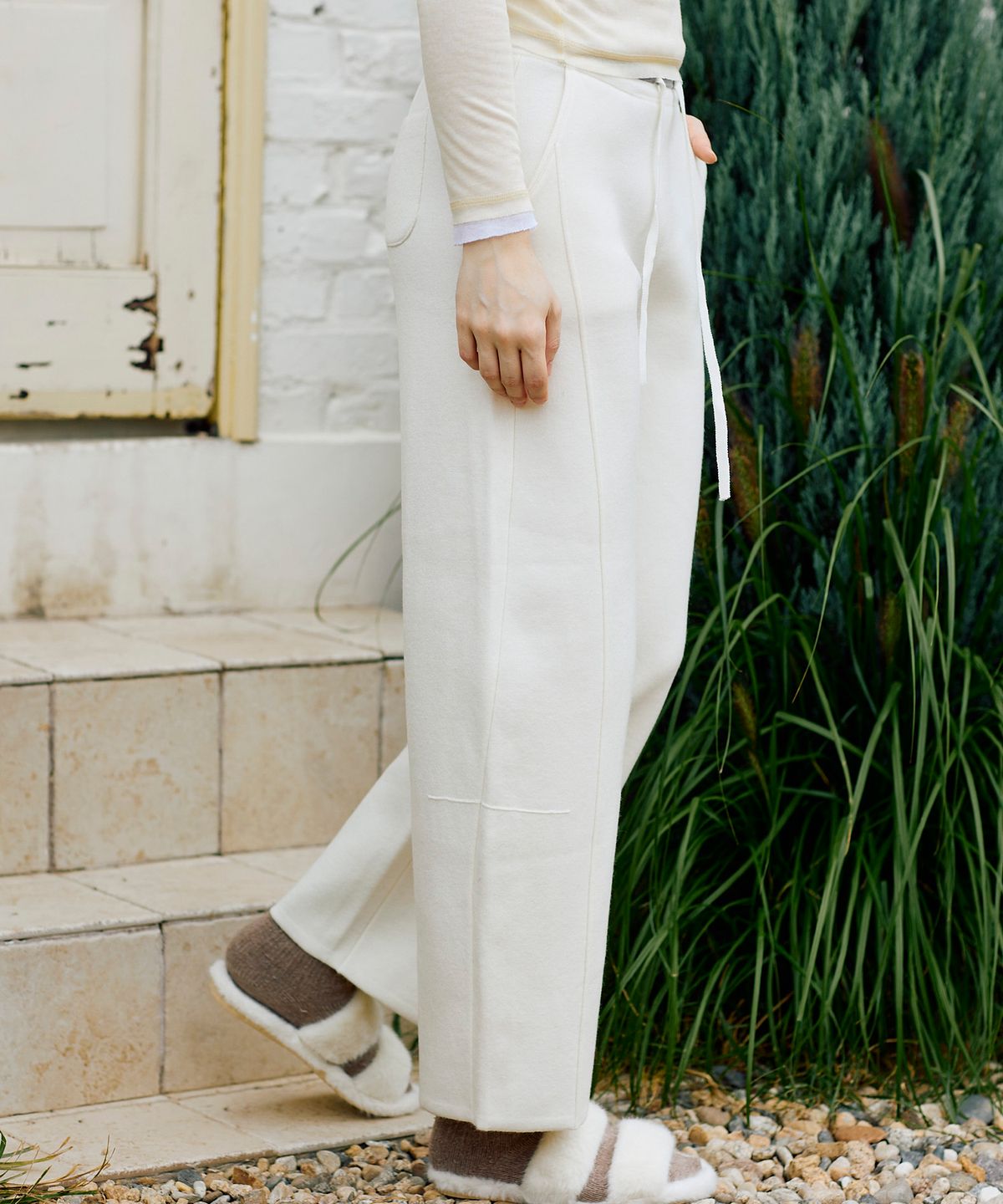 티나블러썸(TINABLOSSOM) ROL IVORY KNIT PANTS