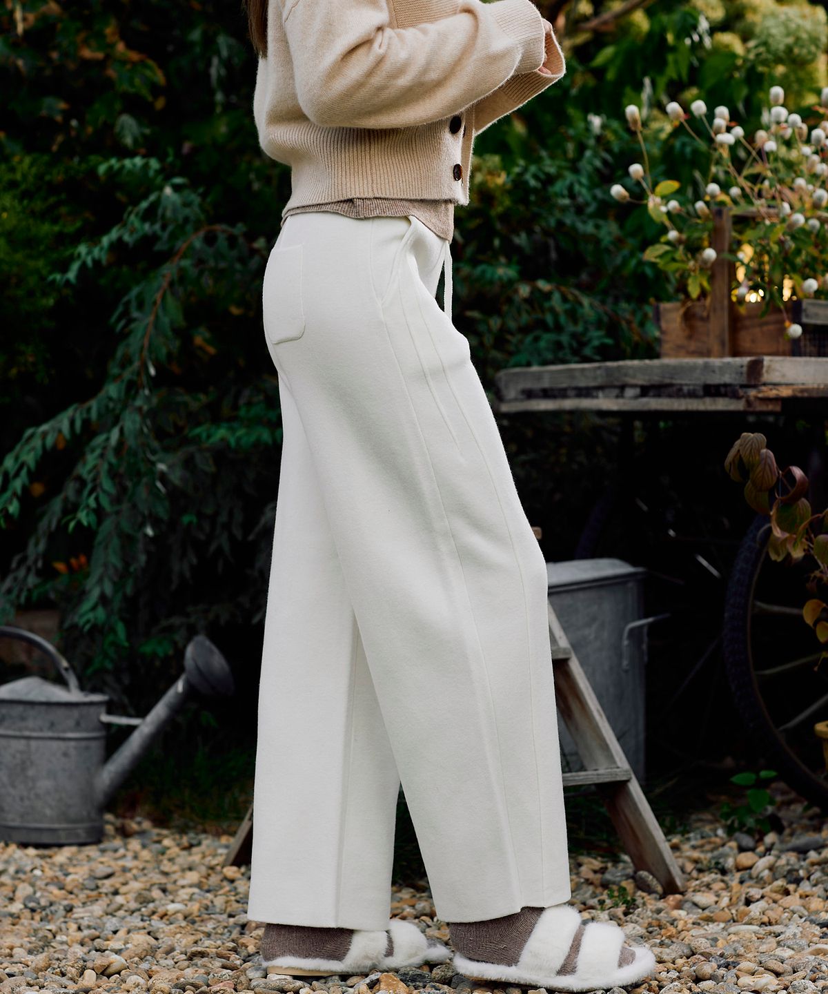 티나블러썸(TINABLOSSOM) LEO IVORY KNIT PANTS
