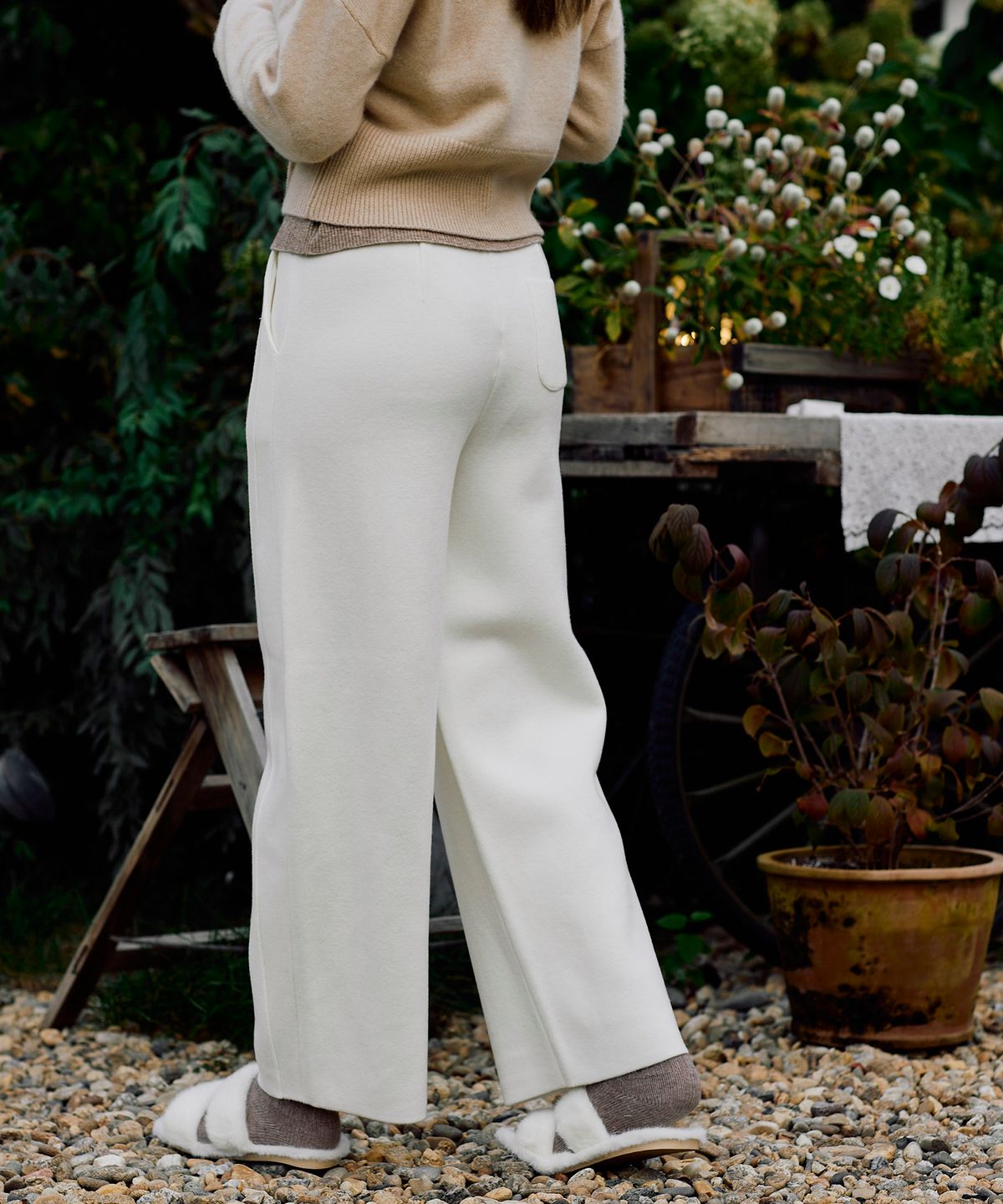 티나블러썸(TINABLOSSOM) LEO IVORY KNIT PANTS