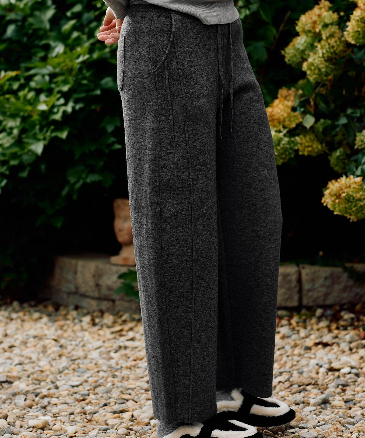티나블러썸(TINABLOSSOM) NEO GREY KNIT PANTS