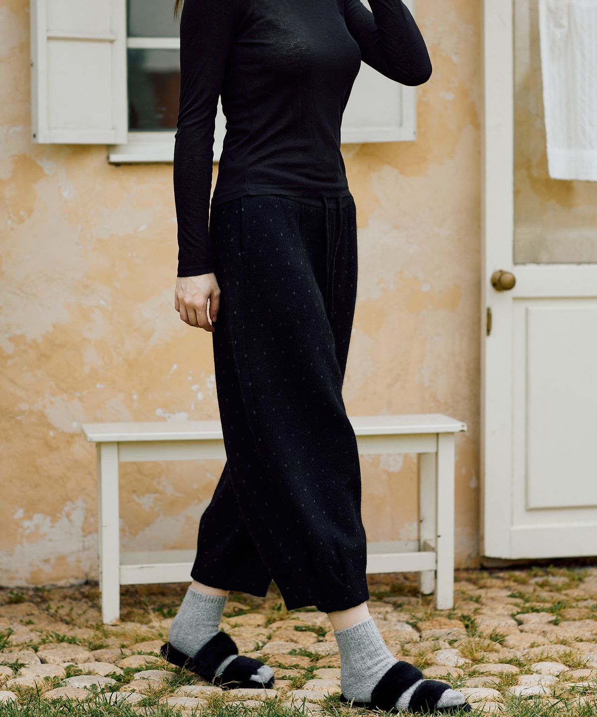 티나블러썸(TINABLOSSOM) DONG BLACK KNIT PANTS