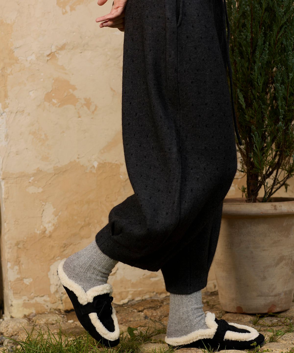 티나블러썸(TINABLOSSOM) KONG GREY KNIT PANTS