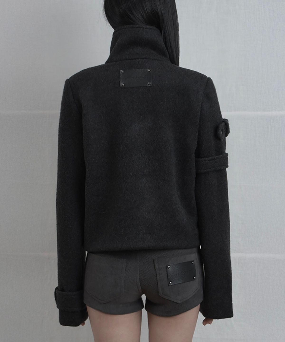 에트오소메(ETRE AU SOMMET) Contrast Panel Buckle Short Coat (Black)