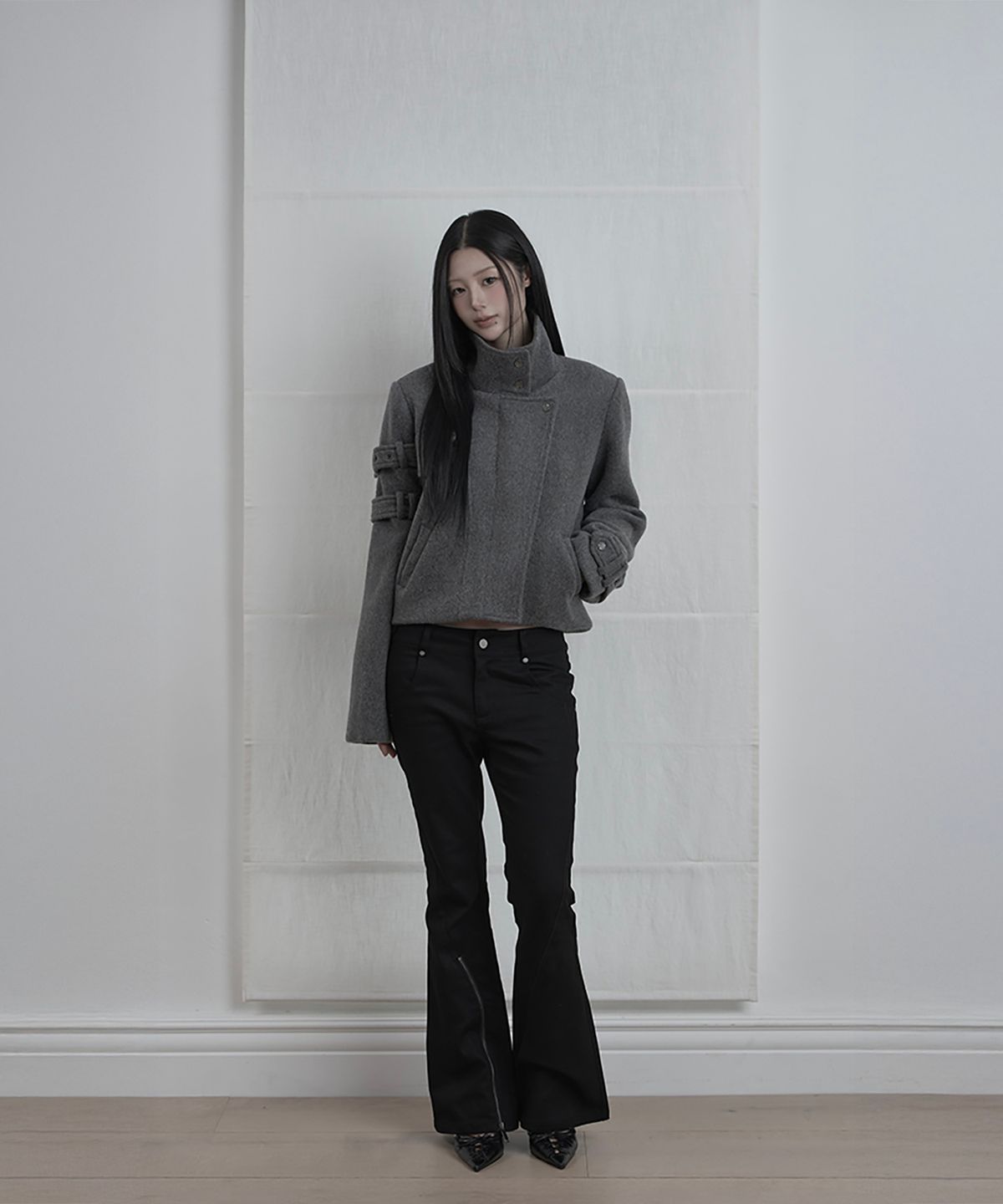 에트오소메(ETRE AU SOMMET) Contrast Panel Buckle Short Coat (Charcoal)