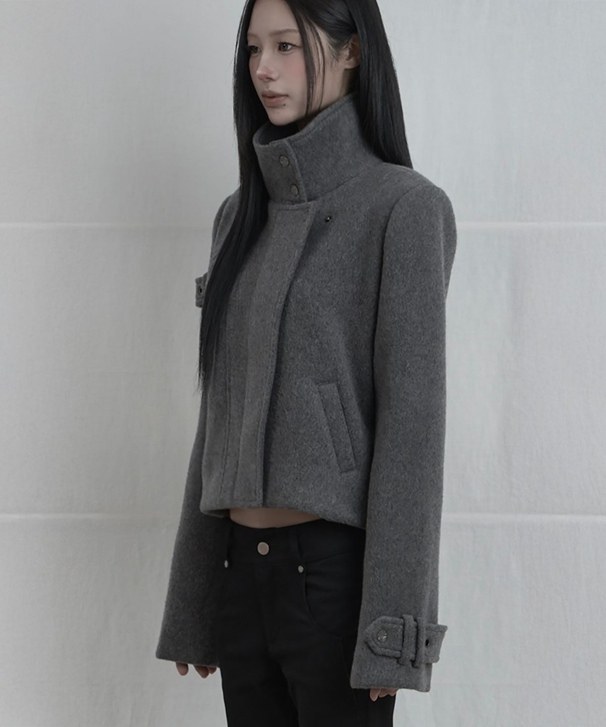 에트오소메(ETRE AU SOMMET) Contrast Panel Buckle Short Coat (Charcoal)