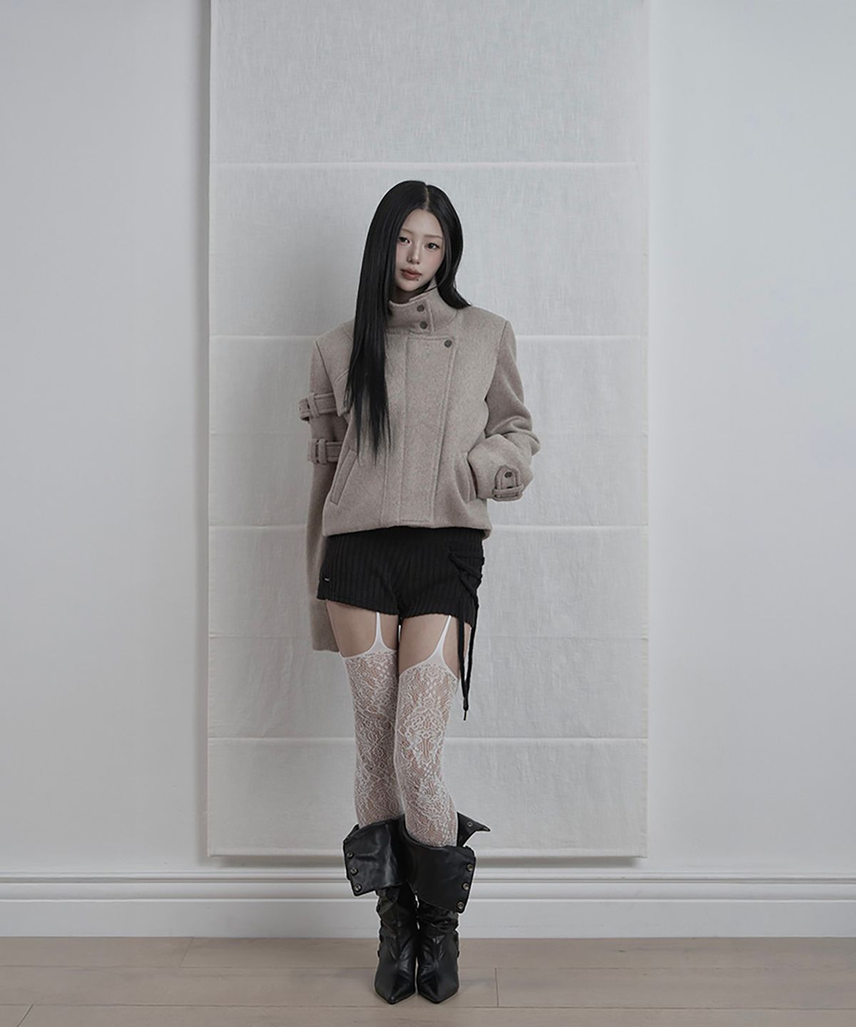 에트오소메(ETRE AU SOMMET) Contrast Panel Buckle Short Coat (Beige)