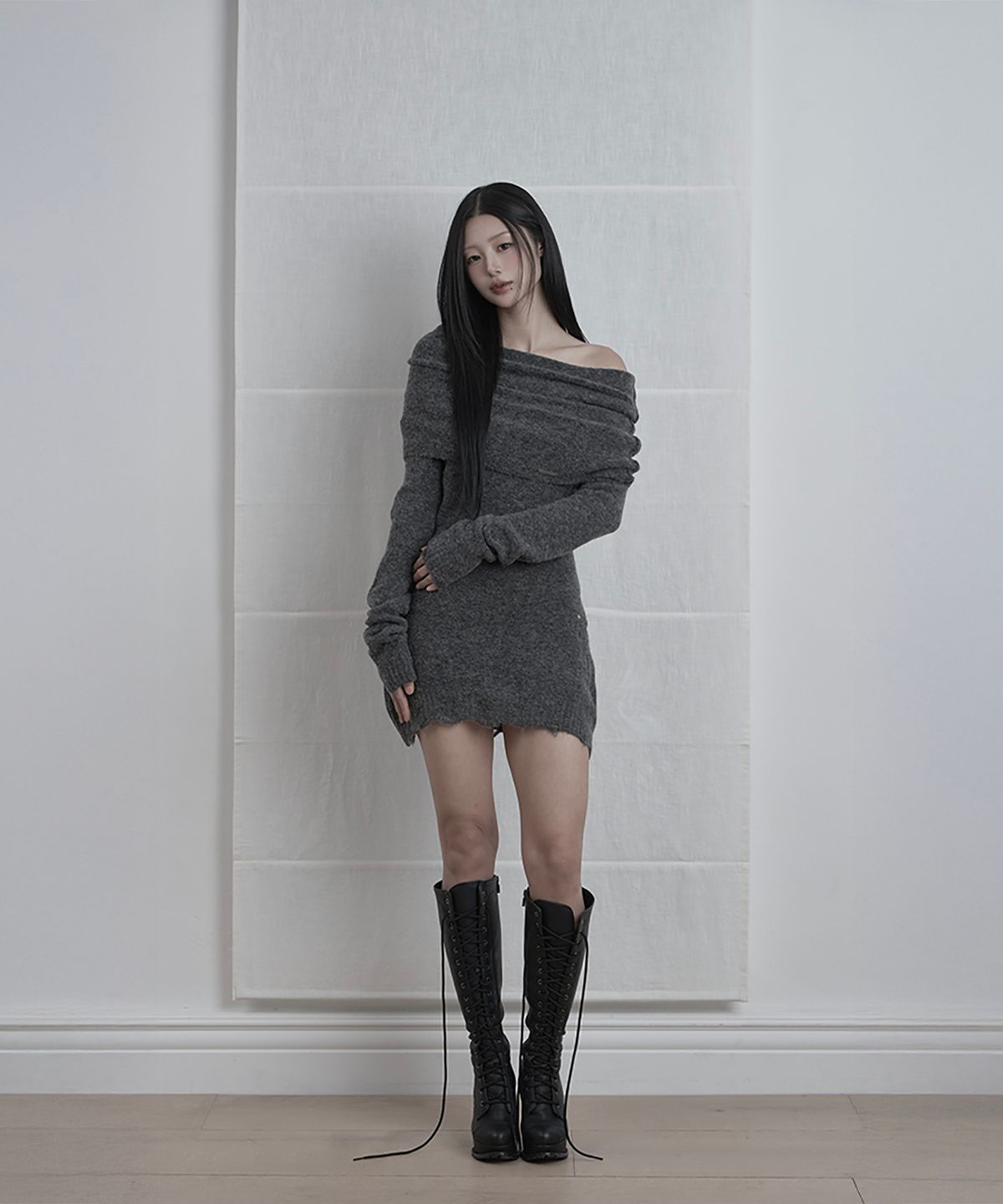 에트오소메(ETRE AU SOMMET) Drape One-Shoulder  Knit One-Piece (Charcoal)