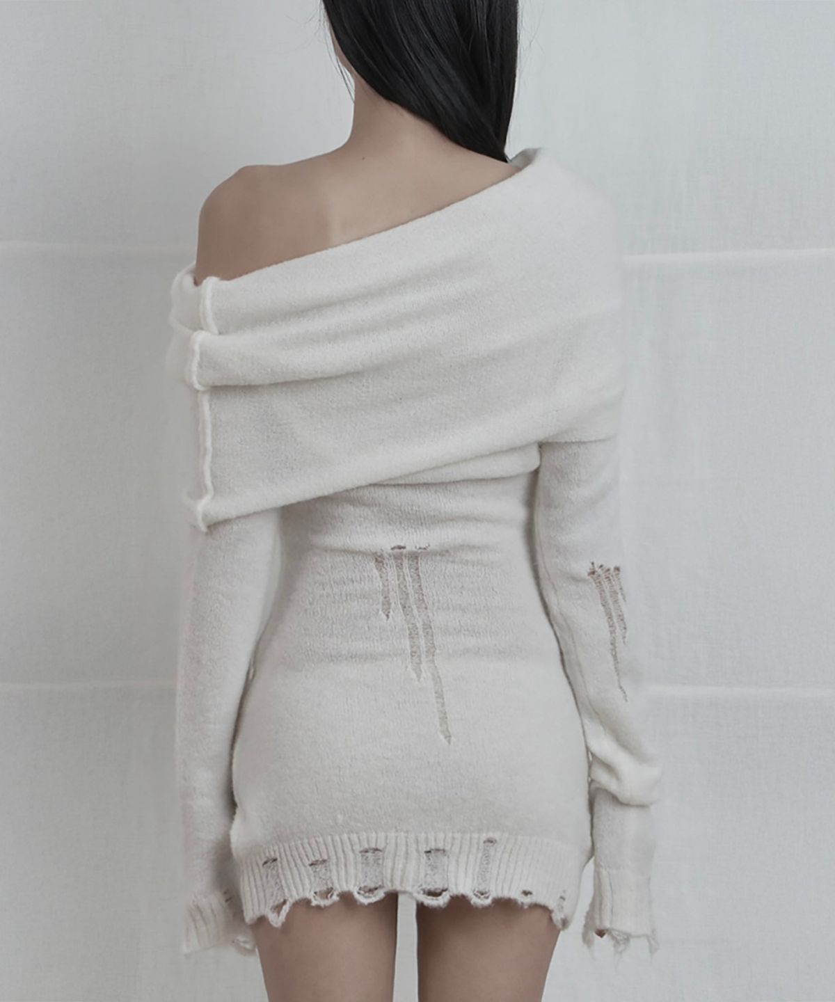 에트오소메(ETRE AU SOMMET) Drape One-Shoulder  Knit One-Piece (Ivory)