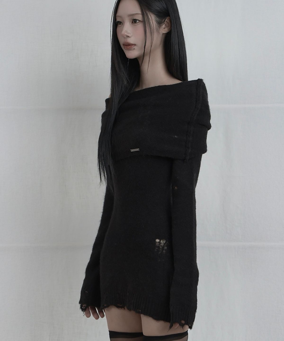에트오소메(ETRE AU SOMMET) Drape One-Shoulder  Knit One-Piece (Black)