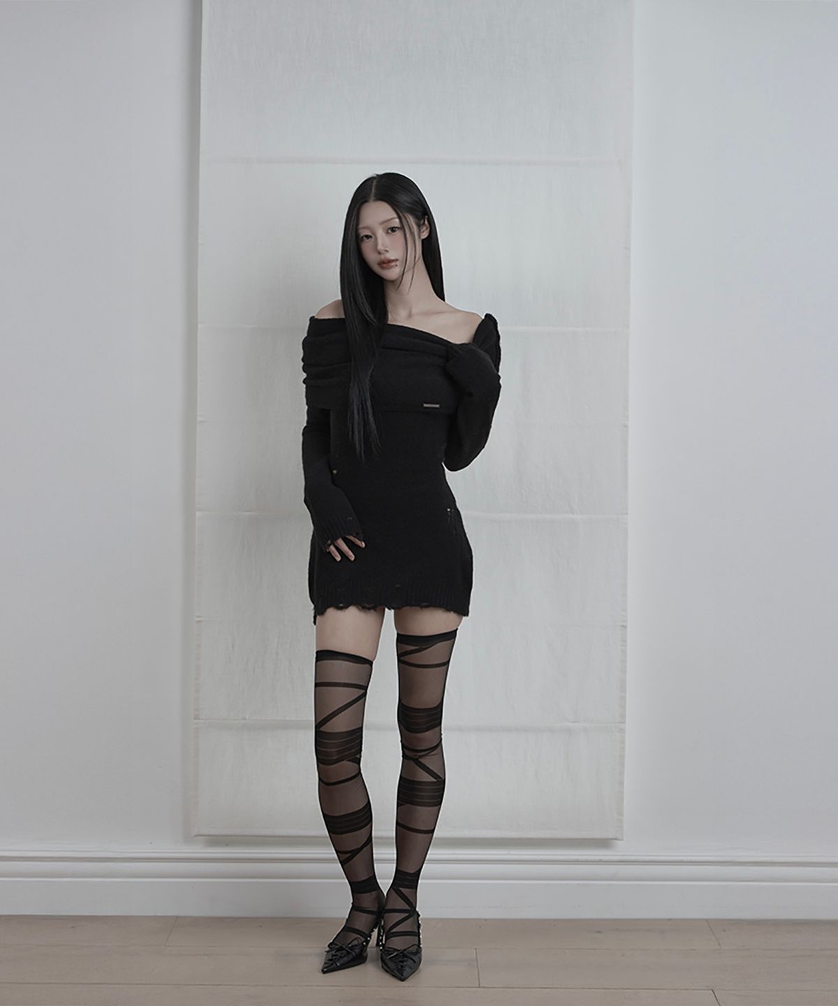 에트오소메(ETRE AU SOMMET) Drape One-Shoulder  Knit One-Piece (Black)