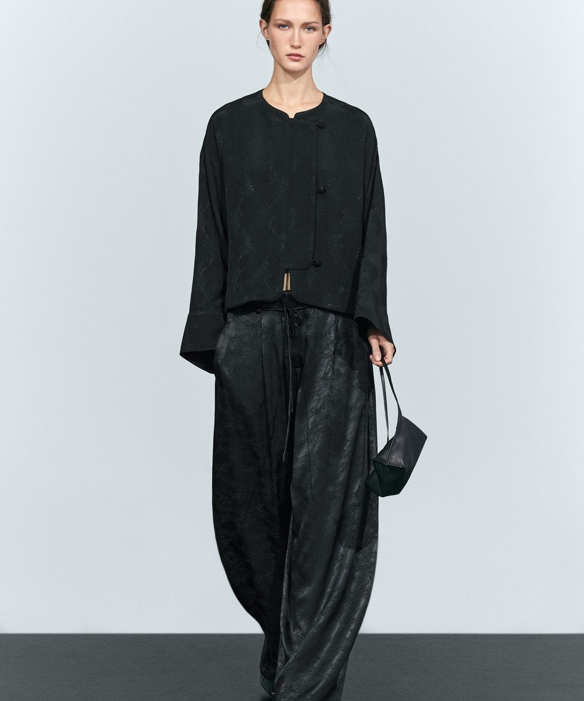 마시모두띠(MASSIMO DUTTI) 자카드 디테일 쇼트 재킷