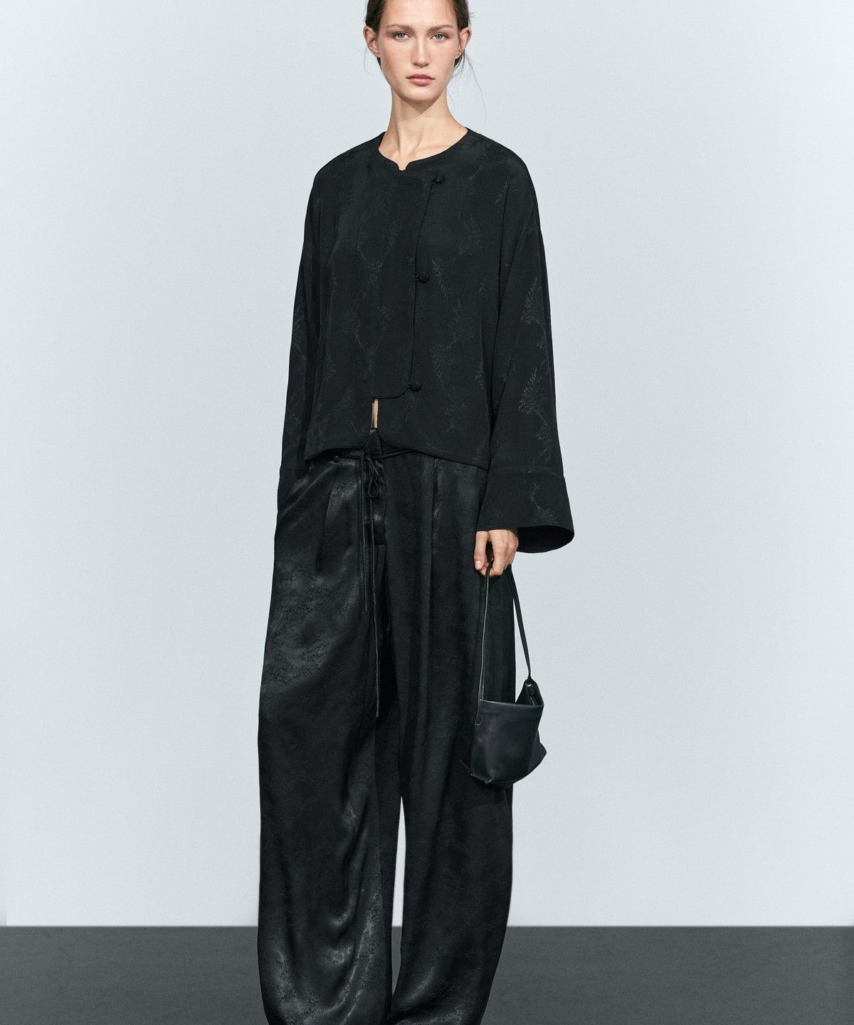 마시모두띠(MASSIMO DUTTI) 자카드 디테일 쇼트 재킷