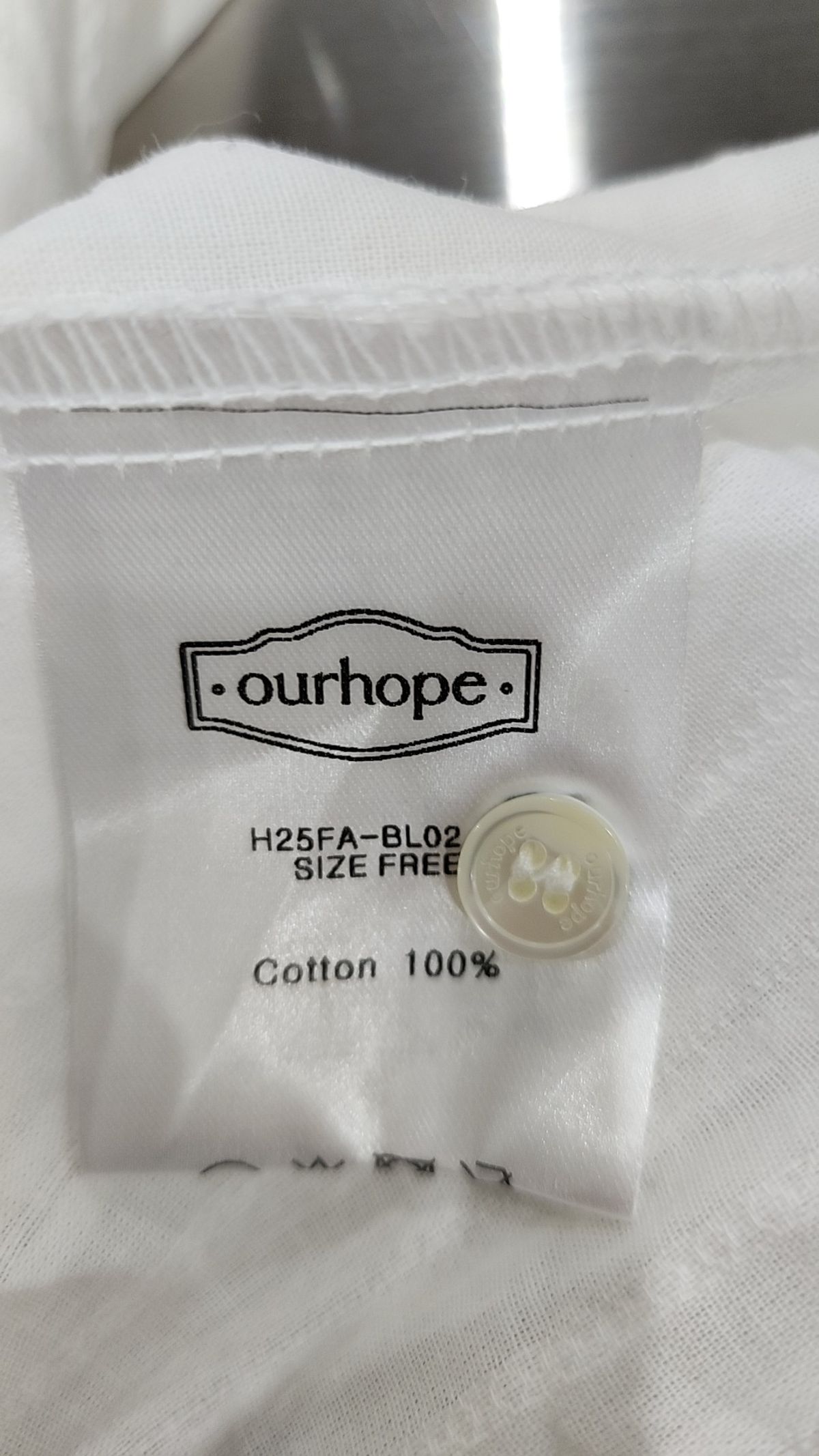 아워호프(OURHOPE) 브이넥 러플 핀턱 블라우스 FREE