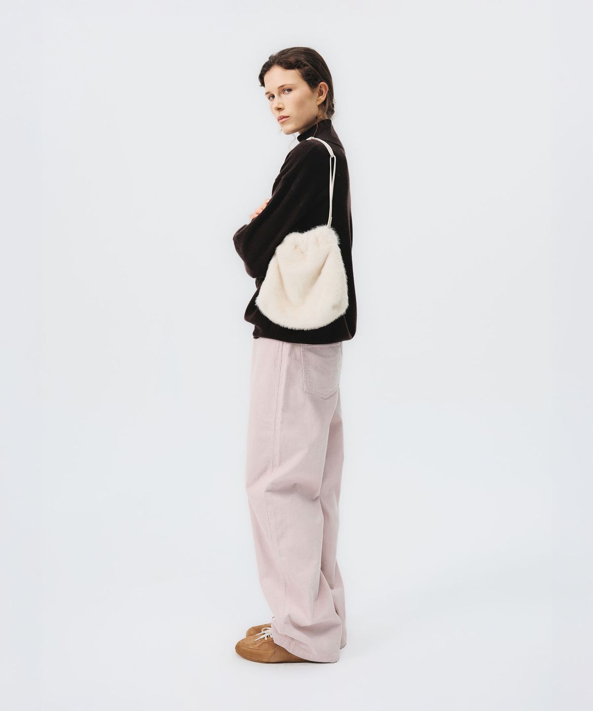 룩캐스트(LOOKAST) 퍼 드로우 스트링 백_아이보리 / FUR DRAW STRING BAG_IVORY