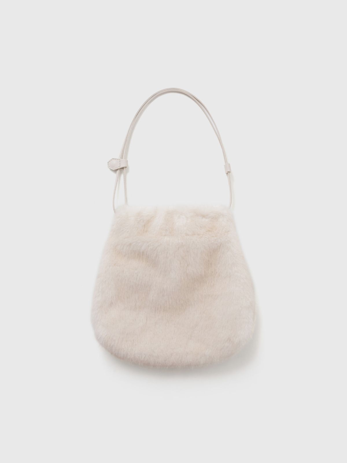 룩캐스트(LOOKAST) 퍼 드로우 스트링 백_아이보리 / FUR DRAW STRING BAG_IVORY