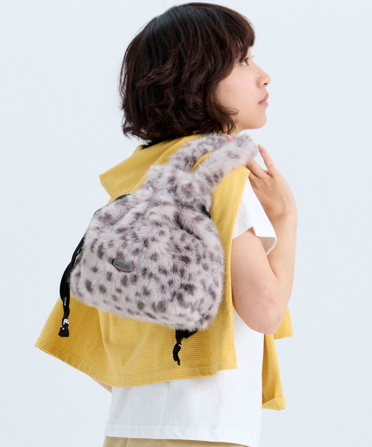 마크니(MACNI) POPO LEOPARD STRING POUCH BAG GREY