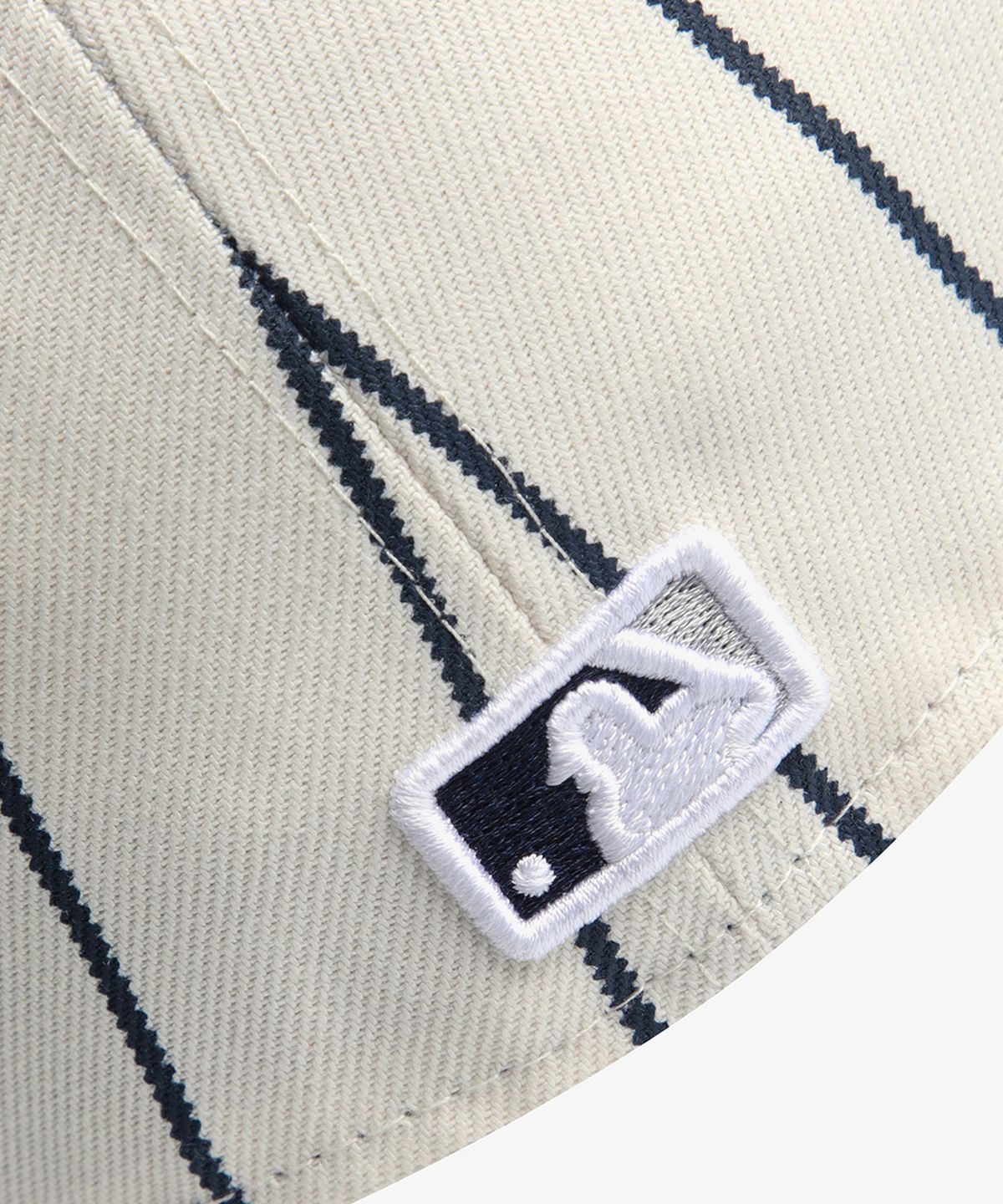 뉴에라(NEW ERA) MLB 뉴욕 양키스 핀스트라이프 소프트 버크람 피티드캡 와인코르크/네이비 15449437